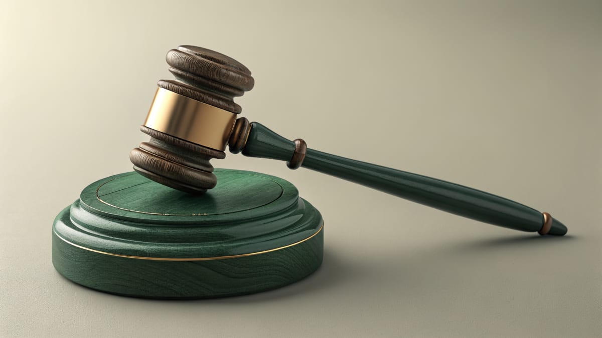 Adwokat od przestępstw przeciwko bezpieczeństwu państwa i porządkowi publicznemu – kogo wybrać i jak broni
